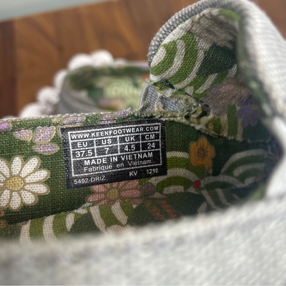 Keen Cush Gray-Green Fabric and Suede Upper 7 Slip On Sneaker - Picture 2 of 6